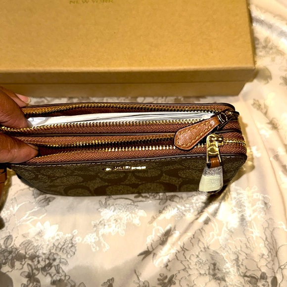 COACH double zipper wristlet - Picture 3 of 3